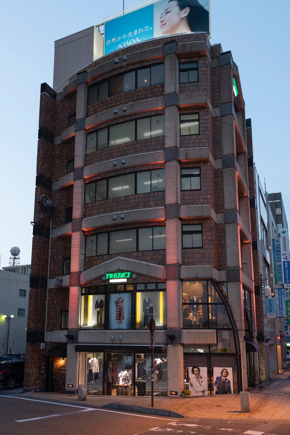 Amazon.com: ビルディング・エンベロプ―建物の外装のデザインと