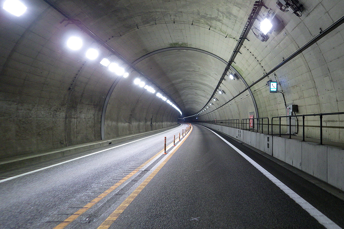 二本木トンネル