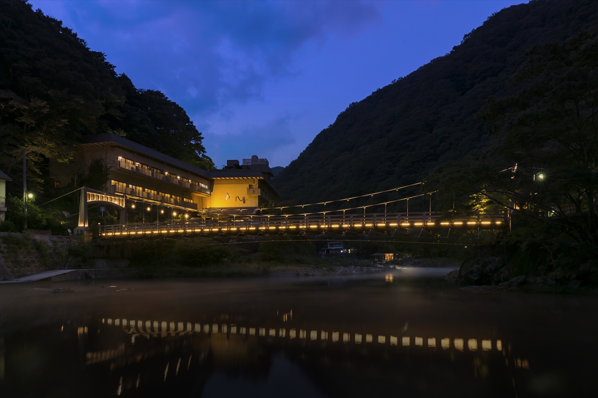 湯原温泉 寄りそい橋（湯橋）