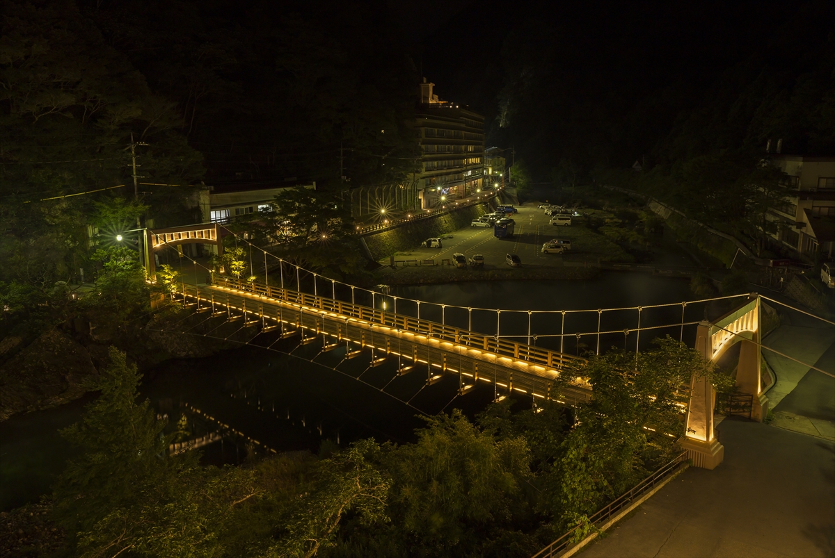 湯原温泉 寄りそい橋（湯橋）